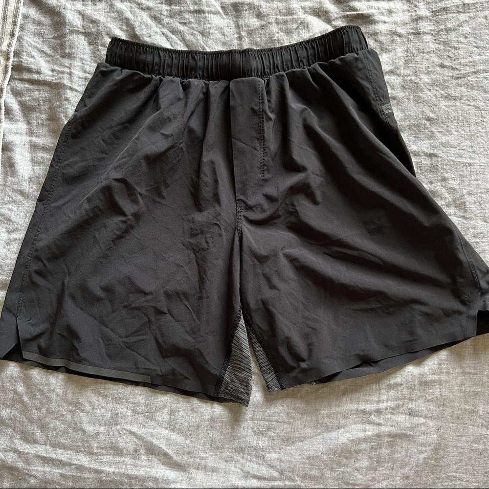 Lululemon mens surge 5” running short linerless size medium